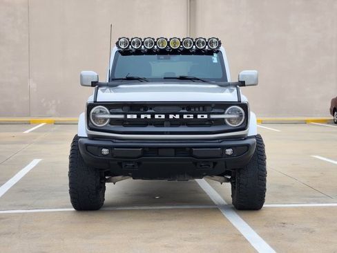 Used 2023 Ford Bronco Outer Banks image 2