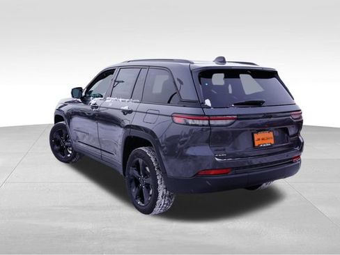 New 2025 Jeep Grand Cherokee Limited w/ Black Appearance Package image 5