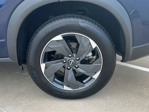 Used 2025 Nissan Rogue SV AWD/4WD image 17