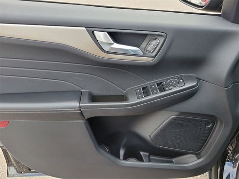 Used 2022 Ford Escape SEL image 21