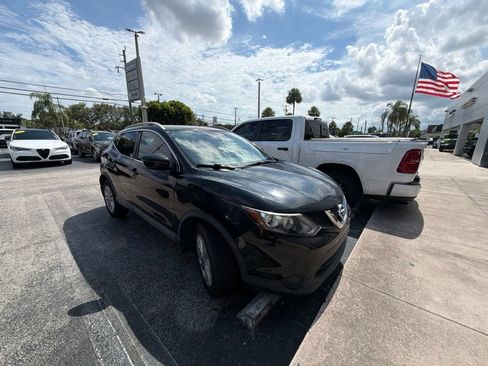 Used 2017 Nissan Rogue Sport SV AWD/4WD image 2