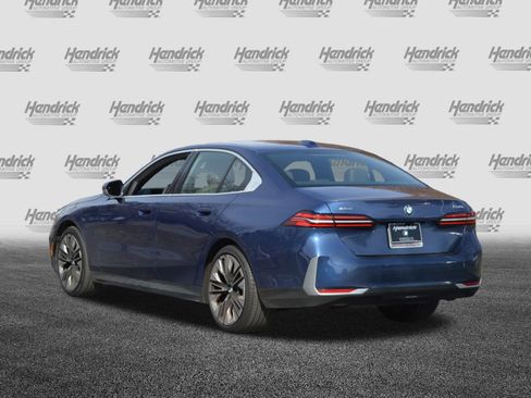 Used 2025 BMW 530i xDrive w/ Premium Package image 9