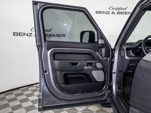 Used 2024 Land Rover Defender 130 X-Dynamic SE AWD/4WD image 21