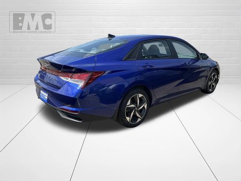 Used 2023 Hyundai Elantra SEL w/ Convenience Package FWD image 3
