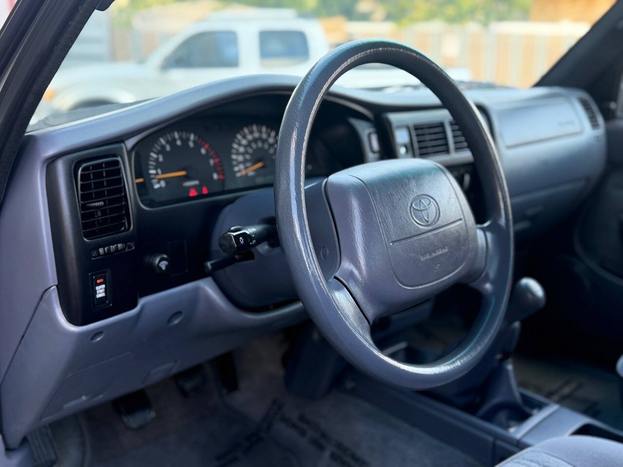 Used 2000 Toyota Tacoma 4x4 Xtracab image 10