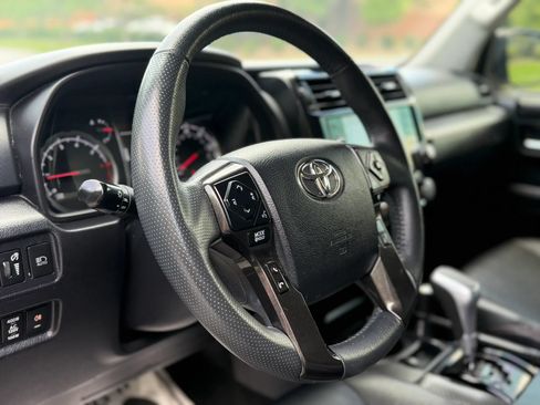 Used 2021 Toyota 4Runner Venture w/ Moonroof Package AWD/4WD image 15