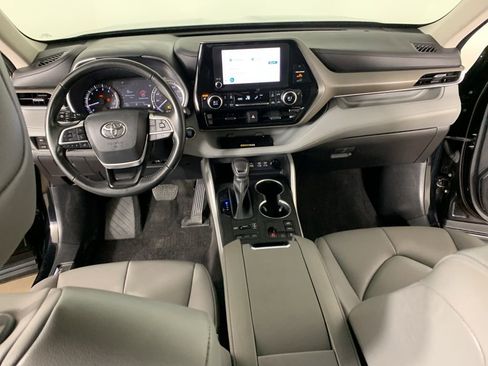 Used 2023 Toyota Highlander XLE AWD/4WD image 39