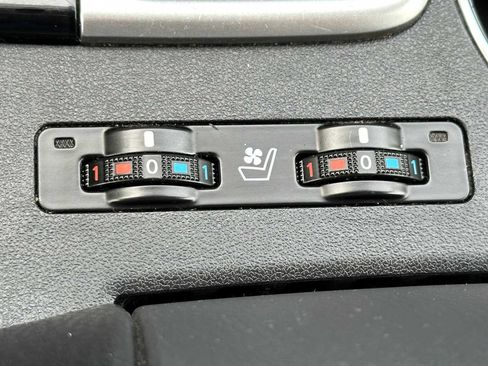 Used 2015 Toyota Highlander Limited image 30