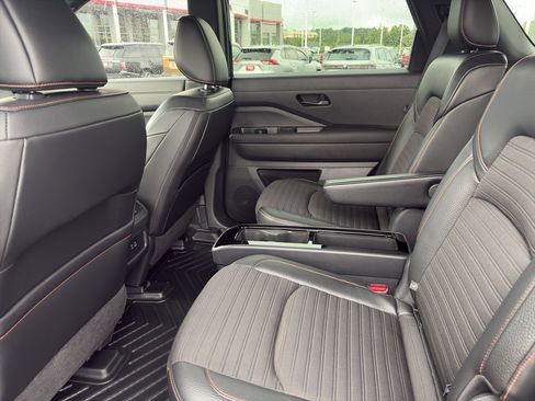 Used 2024 Nissan Pathfinder Rock Creek AWD/4WD image 10