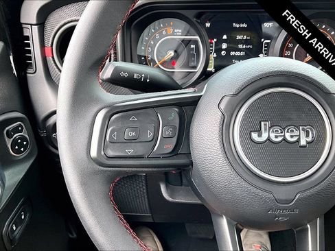 Used 2024 Jeep Gladiator Rubicon AWD/4WD image 9