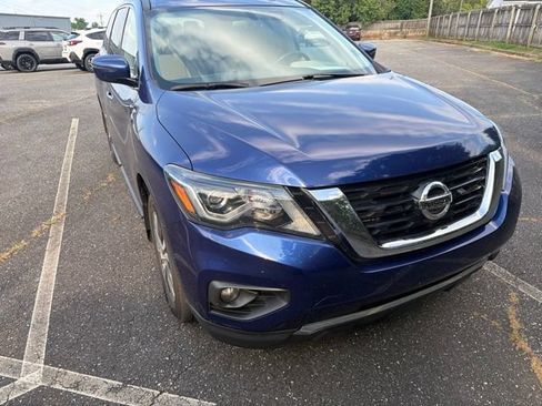Used 2018 Nissan Pathfinder SV FWD image 3