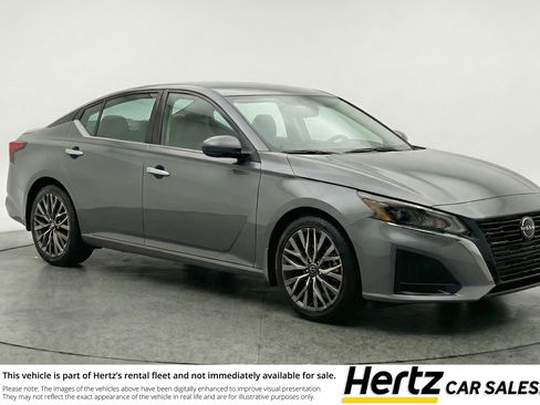 Used 2025 Nissan Altima 2.5 SV FWD image 1