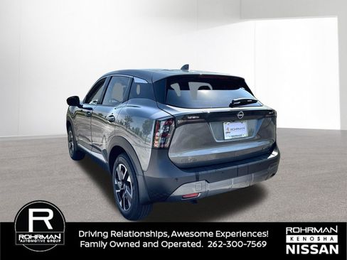 Used 2025 Nissan Kicks SV AWD/4WD image 5