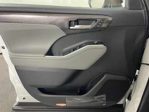 New 2026 Toyota Highlander Platinum AWD/4WD image 21