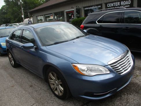 Used 2011 Chrysler 200 Touring image 3