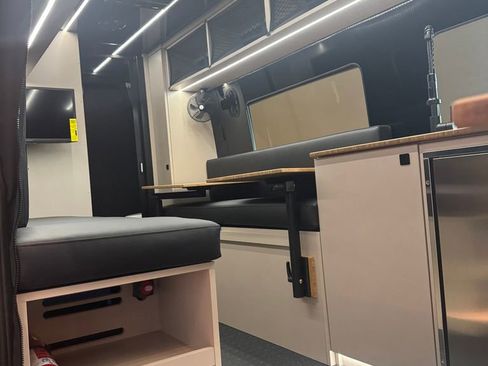 Used 2025 Mercedes-Benz Sprinter 2500 image 15