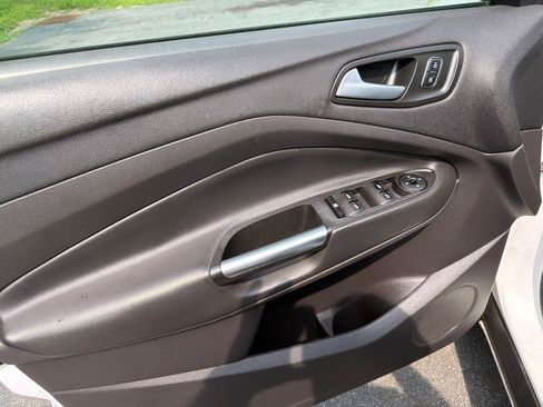 Used 2017 Ford Escape SE AWD/4WD image 9
