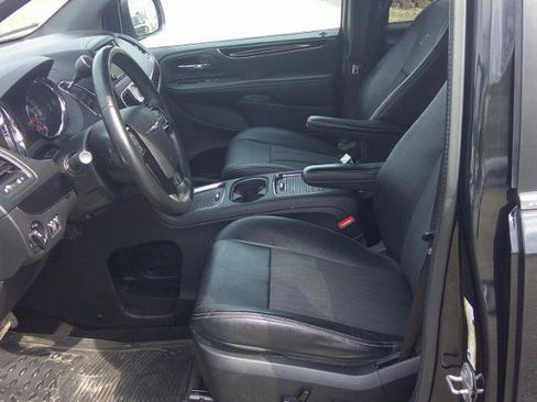 Used 2015 Chrysler Town & Country S w/ Driver Convenience Group image 5