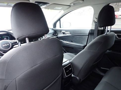 Used 2023 Kia Sportage LX image 17