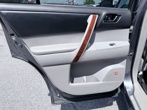 Used 2013 Toyota Highlander Limited FWD image 34