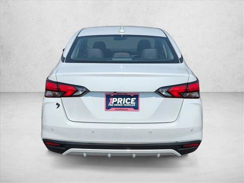 Used 2022 Nissan Versa SV FWD image 6