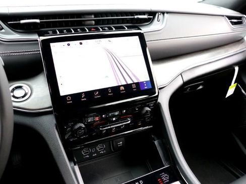 New 2025 Jeep Grand Cherokee Overland w/ Luxury Tech Group IV image 13