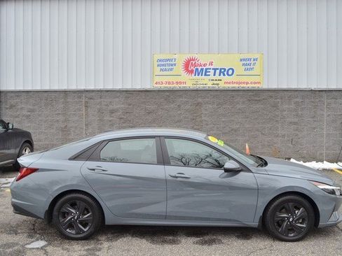 Used 2023 Hyundai Elantra Blue image 9