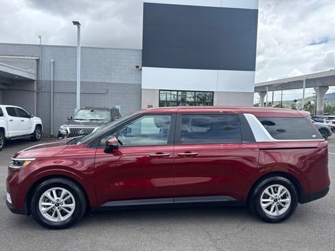 Used 2022 Kia Carnival LX FWD image 2