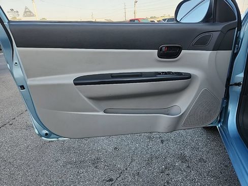 Used 2010 Hyundai Accent GS w/ Premium Pkg 3 FWD image 20