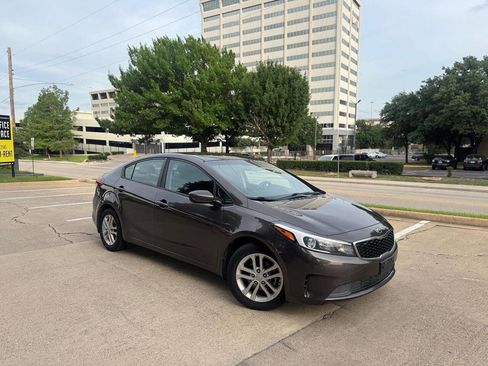 Used 2017 Kia Forte LX FWD image 12