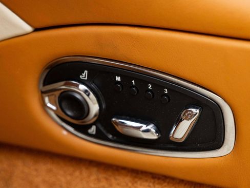 Used 2023 Aston Martin DB11 Volante image 22