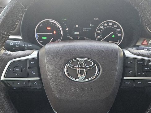 Used 2022 Toyota Sienna Platinum image 16