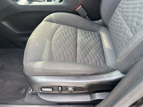 Used 2021 Chevrolet Equinox LT FWD image 19