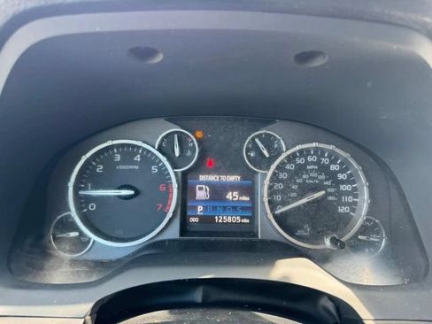 Used 2014 Toyota Tundra SR5 w/ SR5 Upgrade Package AWD/4WD image 9