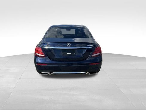 Used 2017 Mercedes-Benz E 300 4MATIC image 4