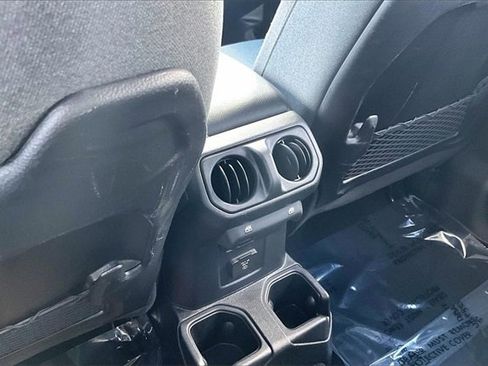 Used 2025 Jeep Wrangler Unlimited Rubicon image 35