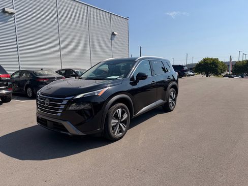 Certified 2026 Nissan Rogue SL AWD/4WD image 1
