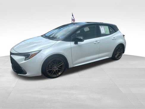 Used 2025 Toyota Corolla Hatchback w/ SE Package FWD image 3