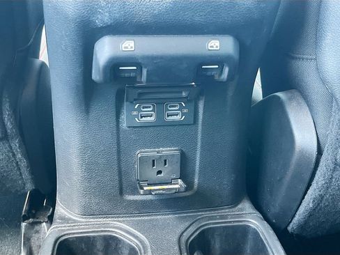 Used 2022 Jeep Wrangler Unlimited Rubicon w/ Cold Weather Group AWD/4WD image 29