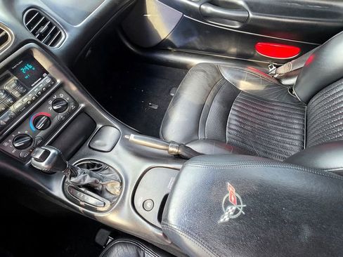 Used 2000 Chevrolet Corvette Convertible RWD image 19