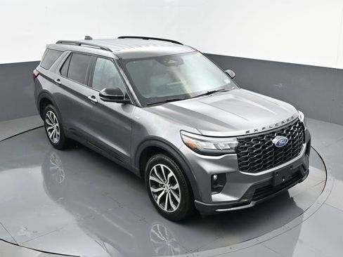 Used 2025 Ford Explorer ST-Line image 23