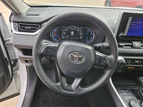 Used 2025 Toyota RAV4 XLE image 18