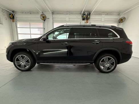 Used 2023 Mercedes-Benz GLS 450 4MATIC image 2