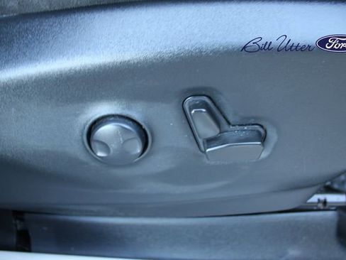 Used 2023 Chrysler Pacifica Limited image 12