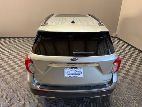 Used 2023 Ford Explorer XLT w/ Equipment Group 202A AWD/4WD image 12