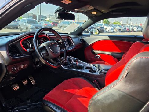 Used 2022 Dodge Challenger R/T Scat Pack RWD image 9