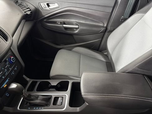 Used 2017 Ford Escape SE FWD image 18