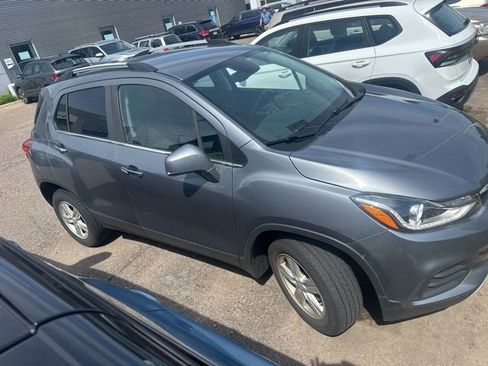 Used 2019 Chevrolet Trax LT w/ LT Convenience Package AWD/4WD image 2