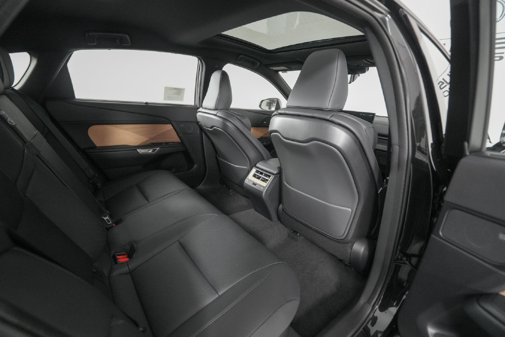New 2026 Lexus ES 350e w/ Executive Package FWD image 16