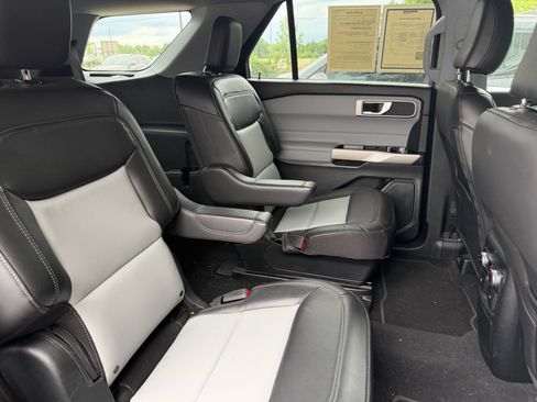 Used 2022 Ford Explorer XLT w/ Equipment Group 202A RWD image 30